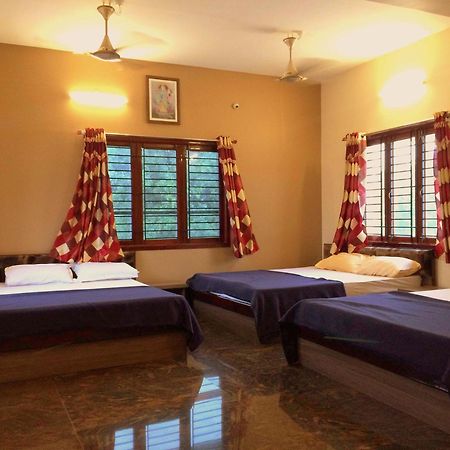 Hotel Sri Hayagriva Tiruchirappalli Room photo